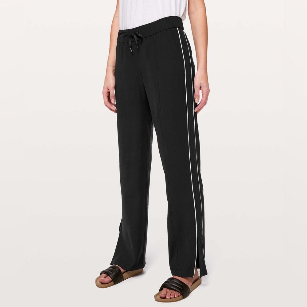 “SOLD” Lululemon On the Right Track Pants in Black & Light Ivory Womens